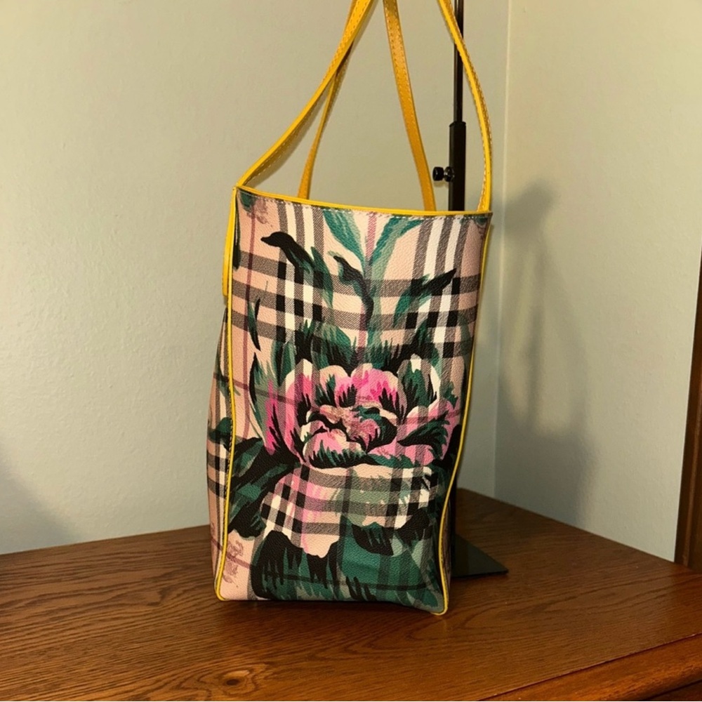 Burberry Haymarket Check Floral Print Canterbury Tote - Picture 3 of 7